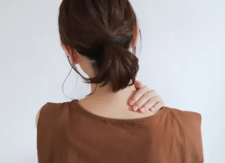虫歯によって肩がこる?歯科医師が解説